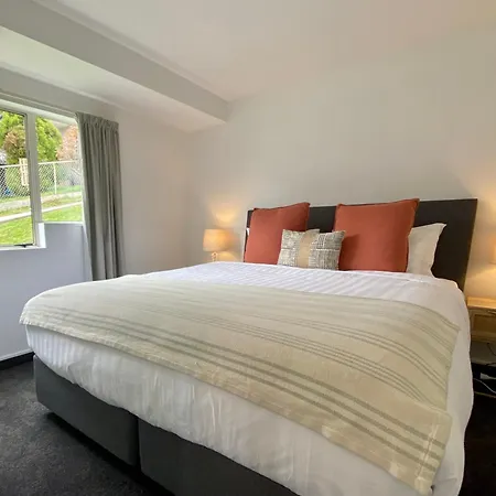 Ruru Retreat- Free Parking- Hot Tub- Walk To Town Villa
